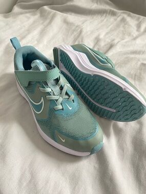 Nike Kids Mint Teal Athletic Sneakers